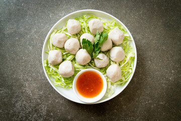 Boiled Fish Balls with Spicy Sauce