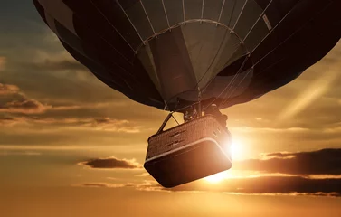 Fototapeten Ballon Schattenbilder des Heißluftballons am Sonnenunterganghimmelhintergrund.  © Njay