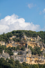 Fototapeta na wymiar Cliffs on the banks of the river Dordogne in France
