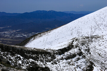 硫黄岳山頂の風景　　残雪の八ヶ岳連峰　茅野市、長野県、日本
