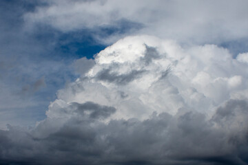 Nubes de tormenta en primavera