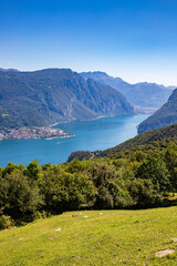 paesaggio del ramo orientale del lago di Como