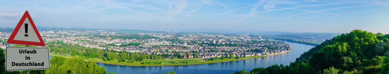 Fototapeta na wymiar Panorama Rheinschleife Koblenz Urlaub in Deutschland 