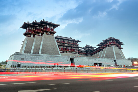 Yingtian Gate is the south gate of Luoyang City in the Sui and Tang Dynasties. It was built in 605.