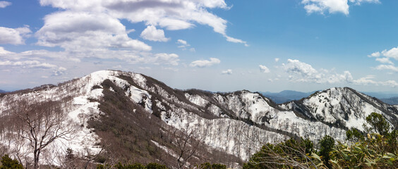 大日ヶ岳から南西へ延びる白鳥高原への雪山稜線 © WATA3