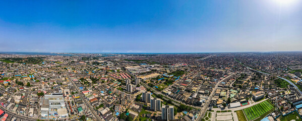 An aerial view of the Surulere skyline - obrazy, fototapety, plakaty