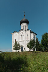 Fototapeta na wymiar The Church of the Intercession of the Holy Virgin on the Nerl River.
