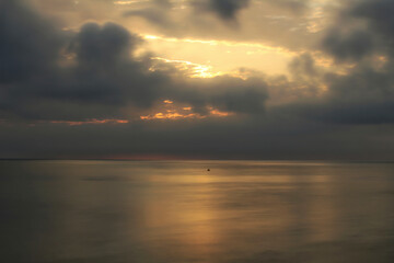 Obraz premium Sunrise on the beach in Arenales del Sol, Alicante