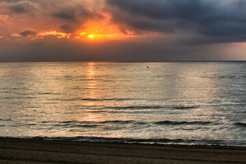 Obraz premium Sunrise on the beach in Arenales del Sol, Alicante