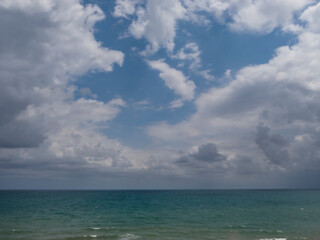 Seascape with horizon and lots of clouds