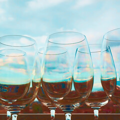 Reflejos en los cristales de copas de vino