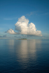 Naklejka na ściany i meble reflections from the sky in the maldives
