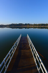 Obraz premium lake view in spring, reflections in the lake.