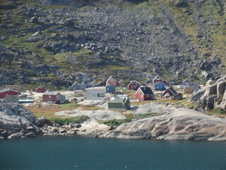 Aappillatoq, das kleine und einzige Dorf im Prins Christian Sund, Grönland Aappillatoq, the small...