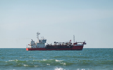Trailing suction hopper dredger ship