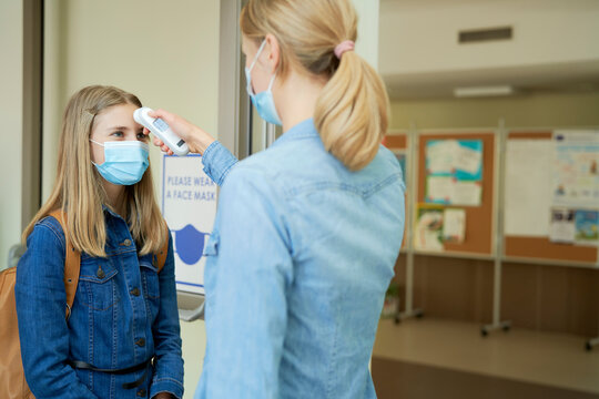 Checking the temperature of the students before entering the school