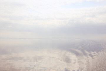 Obraz premium Pure lake surface background, natural blue and white background