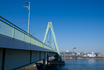 Fototapeta premium Severinsbrücke über den Rhein in Köln 4