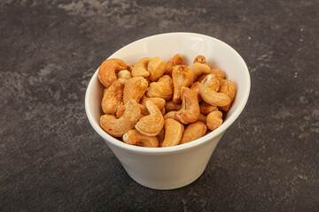 Cashew heap in the bowl
