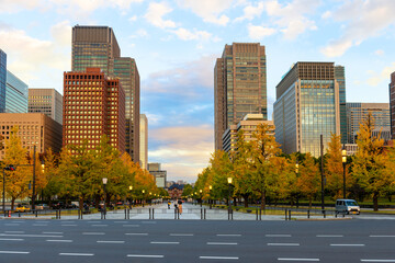 Obraz premium beautiful view of the city Tokyo with business buildings near the Imperial palace and Tokyo station Japan in the daytime, travel background