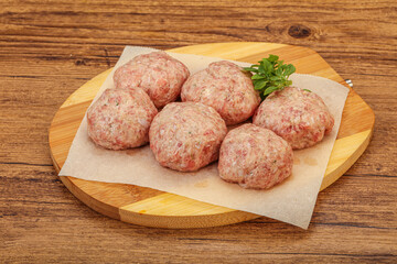 Raw turkey meatball for cooking