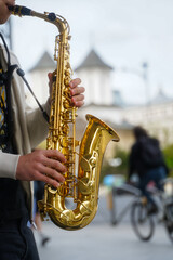 Obraz premium saxophone. saxophone detail in the center of Bucharest, Romania. wind instrument. photo during the day.