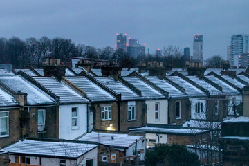 Fototapeta na wymiar snow on London houses
