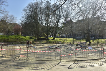 Plaine de jeux interdit d'accès pour cause de la crise sanitaire due au COVID19 au parc Huart...
