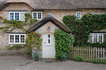 Fototapeta na wymiar english cottage house