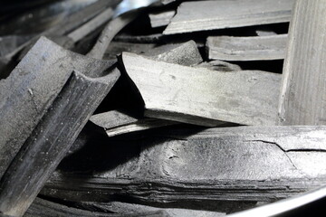 美容と健康に効果的な黒々とした伝統的な竹炭
