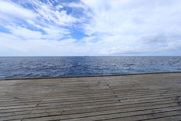 Fototapeta na wymiar sea view from a wooden pier