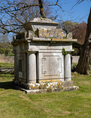 Fototapeta na wymiar old stone tomb in the cemetery
