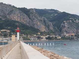 bateaux à voiles quittant le port de Menton - Alpes-Maritimes