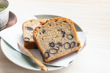 蕎麦粉と黒豆のスポンジケーキ