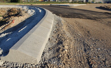 Lavori  in corso sulla strada di campagna