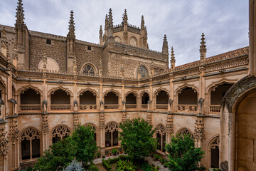 Fototapeta premium Gothic atrium of Monastery of San Juan de los Reyes in the city of Toledo, Spain