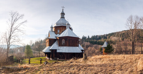  Cerkiew świętego  Mikołaja w Hoszowie, Bieszczady, Polska / Saint Nicholas Orthodox Church in Hoszów, Bieszczady, Poland © LukaszB