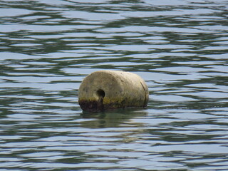 Objeto sobre el mar