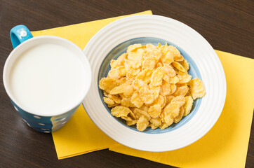 Corn flakes. Healthy food. Cornflakes and milk