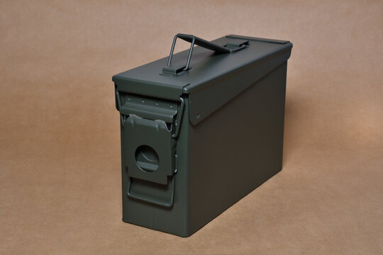 Military ammunition green metal small box with close lid