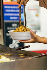 Comida de rua na avenida paulista.