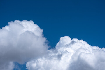 Naklejka na ściany i meble cumulus clouds in the blue sky