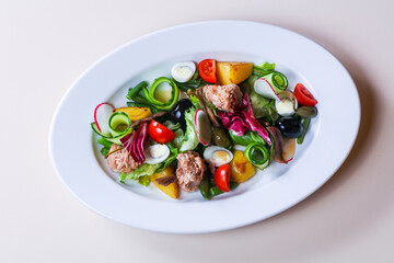 Tuna salad with vegetables