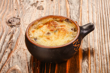 Casserole cocotte with baked cheese
