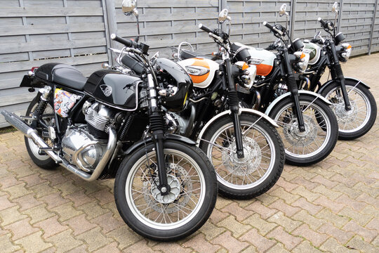 triumph bonneville t100 and royal enfield GT continental interceptor neo retro old vintage motorcycle