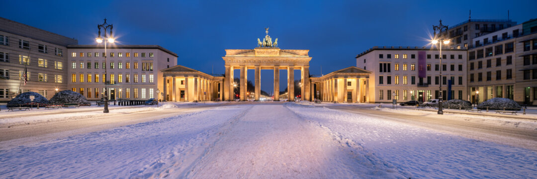 Brandenburg Gate panorama in winter, Berlin, Germany