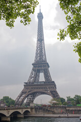 Fototapeta na wymiar View of the bridge Jena and the Eiffel Tower. Around the walk tourists