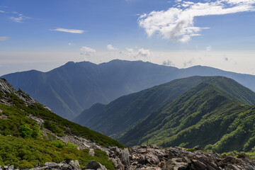 Fototapeta na wymiar 北岳から見た見た鳳凰三山