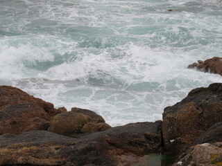 ocean waves crashing on rocks