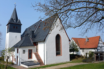 Fototapeta na wymiar Die Bergkirche von Zwingenberg an der Bergstraße
